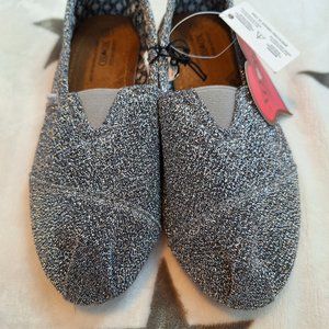 XOXO Shiny Silver Flat Slip On Size 6